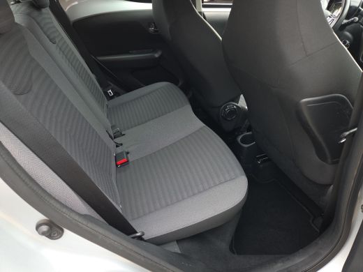 Toyota Aygo 1.0 VVT-i x-play | Apple CarPlay | Parkeercamera | Rijklaar incl. garantie | ActivLease financial lease