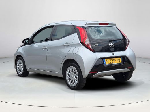Toyota Aygo 1.0 VVT-i x-play | Apple CarPlay | Parkeercamera | Rijklaar incl. garantie | ActivLease financial lease