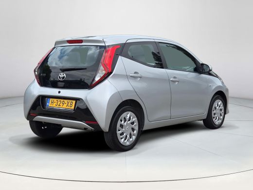 Toyota Aygo 1.0 VVT-i x-play | Apple CarPlay | Parkeercamera | Rijklaar incl. garantie | ActivLease financial lease