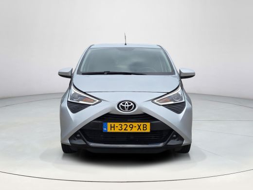 Toyota Aygo 1.0 VVT-i x-play | Apple CarPlay | Parkeercamera | Rijklaar incl. garantie | ActivLease financial lease