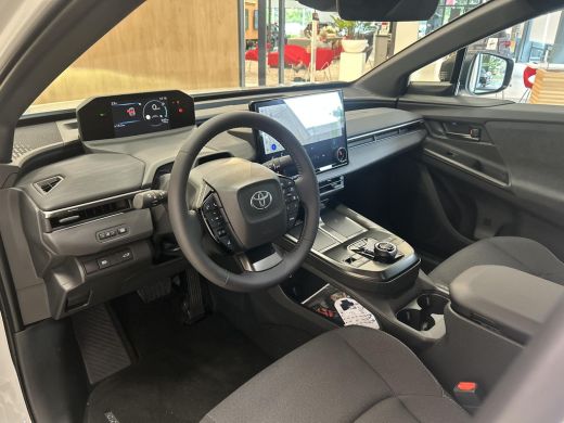 Toyota C-HR+ First Edition 77 kWh ActivLease financial lease