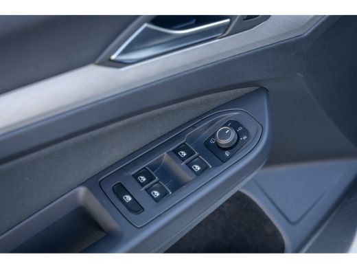 Volkswagen Golf 1.0 eTSI Life Business | Massage | Memory | Stoel+stuur verwarming | Cruise adaptief | Dodehoek d... ActivLease financial lease