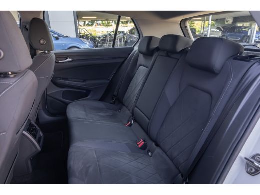 Volkswagen Golf 1.0 eTSI Life Business | Massage | Memory | Stoel+stuur verwarming | Cruise adaptief | Dodehoek d... ActivLease financial lease