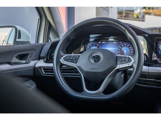 Volkswagen Golf 1.0 eTSI Life Business | Massage | Memory | Stoel+stuur verwarming | Cruise adaptief | Dodehoek d... ActivLease financial lease