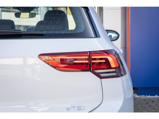 Volkswagen Golf 1.0 eTSI Life Business | Massage | Memory | Stoel+stuur verwarming | Cruise adaptief | Dodehoek d... ActivLease financial lease
