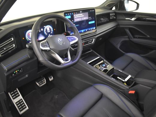 Volkswagen Tiguan 1.5 eHybrid R-Line Edition 272Pk DSG/AUTO | Panorama-dak | SOH 100 % | Head-up display |Trekhaak ... ActivLease financial lease