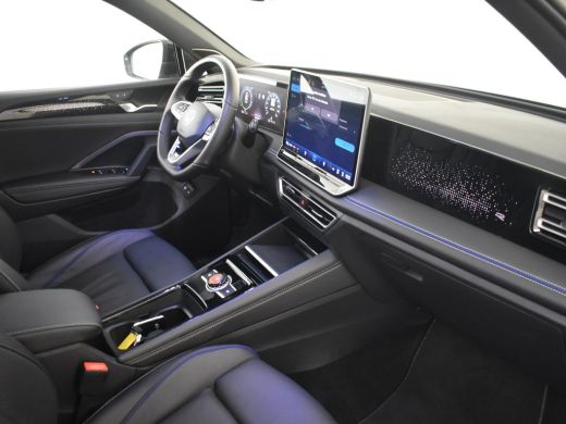 Volkswagen Tiguan 1.5 eHybrid R-Line Edition 272Pk DSG/AUTO | Panorama-dak | SOH 100 % | Head-up display |Trekhaak ... ActivLease financial lease