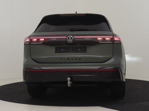 Volkswagen Tiguan 1.5 eHybrid R-Line Edition 272Pk DSG/AUTO | Panorama-dak | SOH 100 % | Head-up display |Trekhaak ... ActivLease financial lease