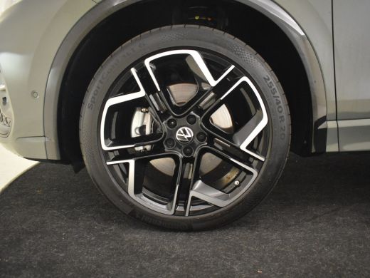 Volkswagen Tiguan 1.5 eHybrid R-Line Edition 272Pk DSG/AUTO | Panorama-dak | SOH 100 % | Head-up display |Trekhaak ... ActivLease financial lease