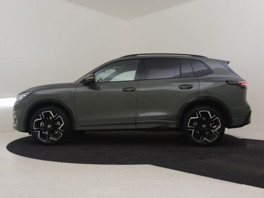 Volkswagen Tiguan 1.5 eHybrid R-Line Edition 272Pk DSG/AUTO | Panorama-dak | SOH 100 % | Head-up display |Trekhaak ... ActivLease financial lease