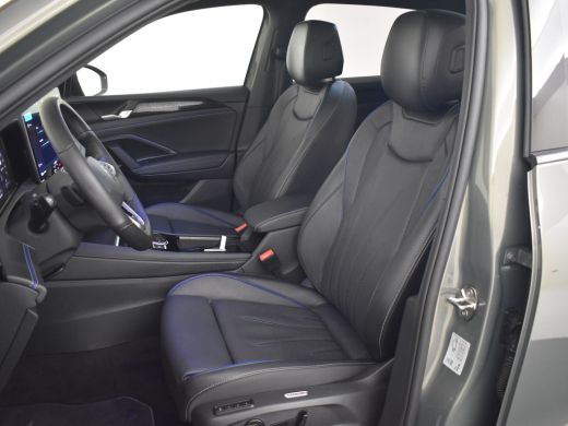 Volkswagen Tiguan 1.5 eHybrid R-Line Edition 272Pk DSG/AUTO | Panorama-dak | SOH 100 % | Head-up display |Trekhaak ... ActivLease financial lease