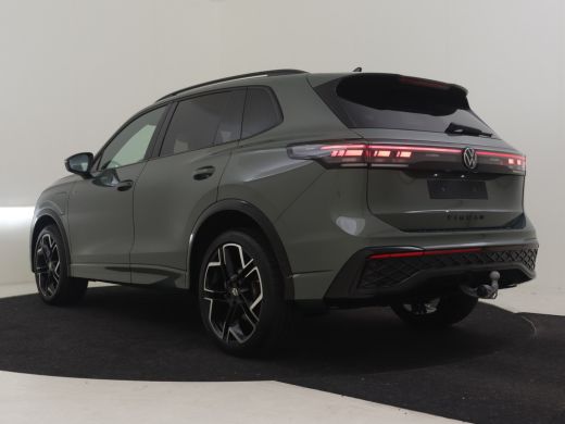 Volkswagen Tiguan 1.5 eHybrid R-Line Edition 272Pk DSG/AUTO | Panorama-dak | SOH 100 % | Head-up display |Trekhaak ... ActivLease financial lease