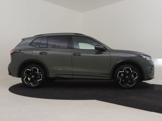 Volkswagen Tiguan 1.5 eHybrid R-Line Edition 272Pk DSG/AUTO | Panorama-dak | SOH 100 % | Head-up display |Trekhaak ... ActivLease financial lease