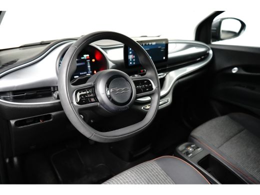 Fiat 500 Icon 42 kWh / Navigatie / Camera / Carplay / ECC / 16'' LMV ActivLease financial lease