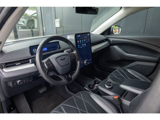 Ford Mustang Mach-E Mach-E RWD 75 kWh | BTW auto | SOH 94% | Leder | Camera | Adaptieve cruise | Afneembare trekhaak ActivLease financial lease