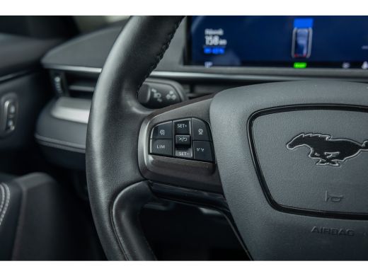 Ford Mustang Mach-E Mach-E RWD 75 kWh | BTW auto | SOH 94% | Leder | Camera | Adaptieve cruise | Afneembare trekhaak ActivLease financial lease