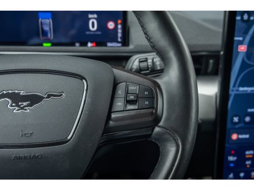 Ford Mustang Mach-E Mach-E RWD 75 kWh | BTW auto | SOH 94% | Leder | Camera | Adaptieve cruise | Afneembare trekhaak ActivLease financial lease
