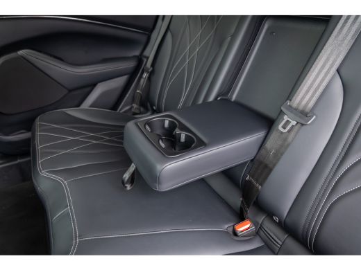 Ford Mustang Mach-E Mach-E RWD 75 kWh | BTW auto | SOH 94% | Leder | Camera | Adaptieve cruise | Afneembare trekhaak ActivLease financial lease
