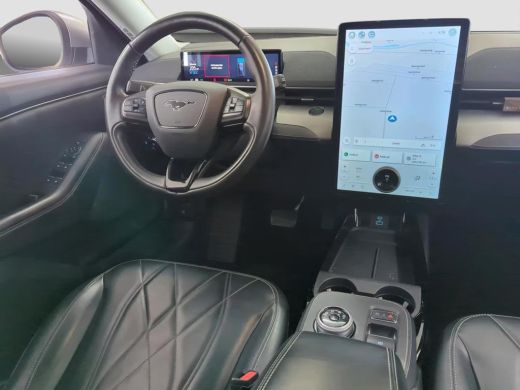Ford Mustang Mach-E Mach-E RWD 75 kWh | BTW auto | SOH 94% | Leder | Camera | Adaptieve cruise | Afneembare trekhaak ActivLease financial lease
