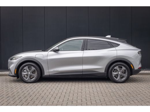 Ford Mustang Mach-E Mach-E RWD 75 kWh | BTW auto | SOH 94% | Leder | Camera | Adaptieve cruise | Afneembare trekhaak ActivLease financial lease