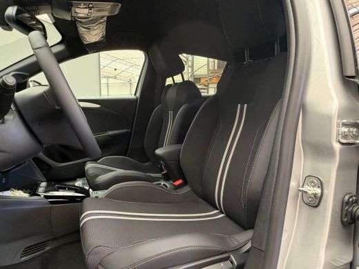 Opel Corsa GS | Dode hoek waarschuwing | LED koplampen met LED dagrijverlichting | Licht -en regensensor ActivLease financial lease