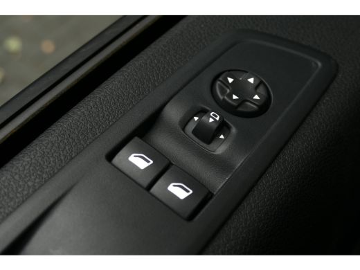 Opel Vivaro 2.0 DIESEL 145PK L3H1 / CAMERA / STOEL-STUURVERWARMING / 3-ZITS / BETIMMERING / NAVI / AIRCO / LE... ActivLease financial lease
