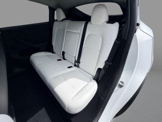 Tesla Model Y Long Range AWD 75 kWh SOH 94,9% / Autopilot / 3 Fase / Panorama / Stoelverwarming / Memory / Dode... ActivLease financial lease