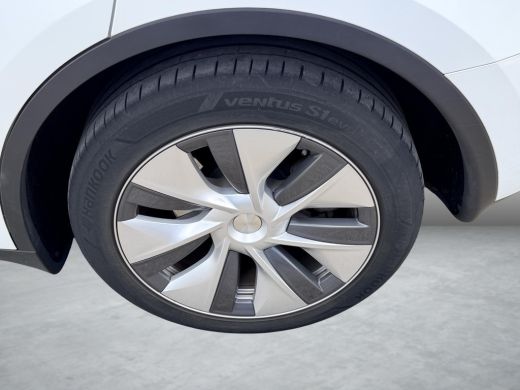 Tesla Model Y Long Range AWD 75 kWh SOH 94,9% / Autopilot / 3 Fase / Panorama / Stoelverwarming / Memory / Dode... ActivLease financial lease