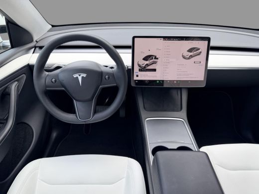Tesla Model Y Long Range AWD 75 kWh SOH 94,9% / Autopilot / 3 Fase / Panorama / Stoelverwarming / Memory / Dode... ActivLease financial lease