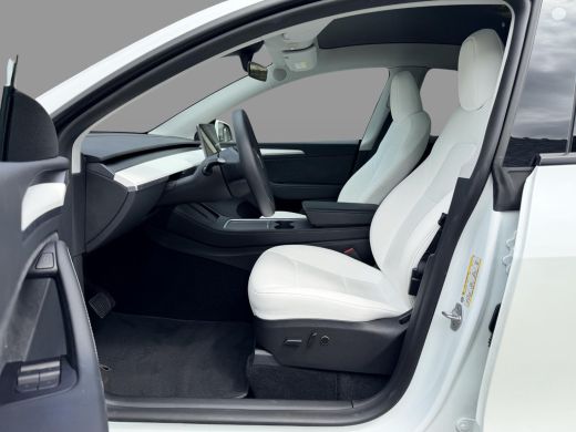 Tesla Model Y Long Range AWD 75 kWh SOH 94,9% / Autopilot / 3 Fase / Panorama / Stoelverwarming / Memory / Dode... ActivLease financial lease