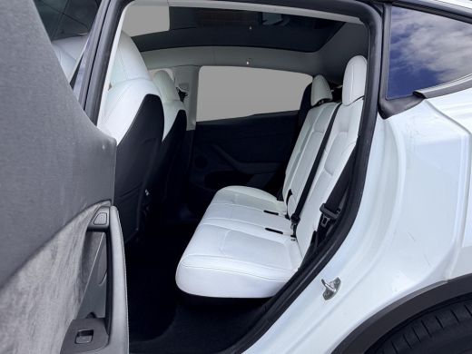 Tesla Model Y Long Range AWD 75 kWh SOH 94,9% / Autopilot / 3 Fase / Panorama / Stoelverwarming / Memory / Dode... ActivLease financial lease