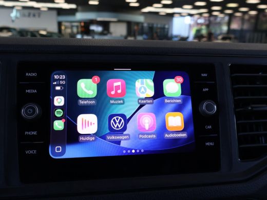 Volkswagen Crafter 35 2.0 TDI 140 PK L3H3 TWO-TONE + 3000 KG TREKHAAK | APPLE CARPLAY | CRUISE | SIDEBARS | NAVIGATIE ActivLease financial lease