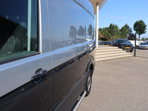 Volkswagen Crafter 35 2.0 TDI 140 PK L3H3 TWO-TONE + 3000 KG TREKHAAK | APPLE CARPLAY | CRUISE | SIDEBARS | NAVIGATIE ActivLease financial lease