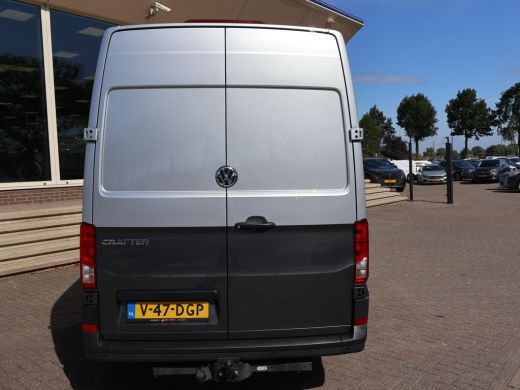 Volkswagen Crafter 35 2.0 TDI 140 PK L3H3 TWO-TONE + 3000 KG TREKHAAK | APPLE CARPLAY | CRUISE | SIDEBARS | NAVIGATIE ActivLease financial lease