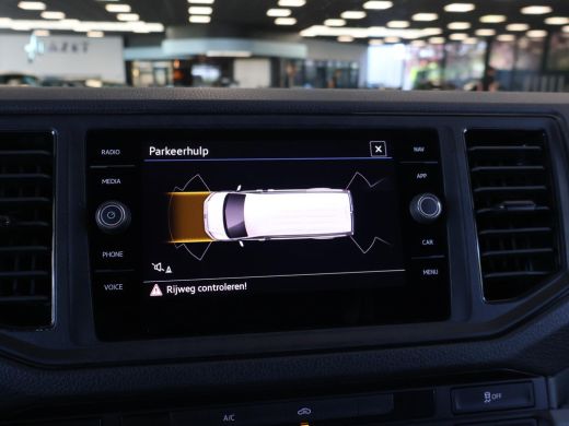 Volkswagen Crafter 35 2.0 TDI 140 PK L3H3 TWO-TONE + 3000 KG TREKHAAK | APPLE CARPLAY | CRUISE | SIDEBARS | NAVIGATIE ActivLease financial lease