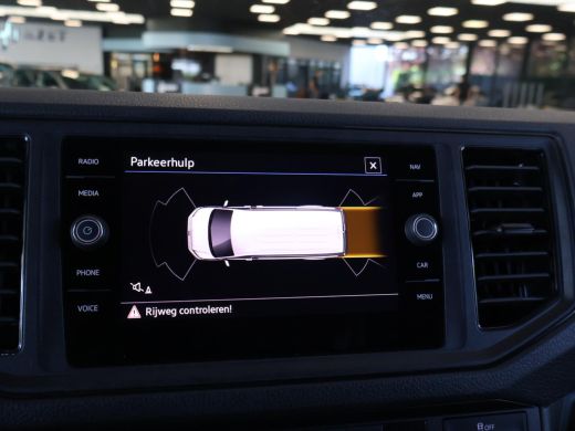 Volkswagen Crafter 35 2.0 TDI 140 PK L3H3 TWO-TONE + 3000 KG TREKHAAK | APPLE CARPLAY | CRUISE | SIDEBARS | NAVIGATIE ActivLease financial lease