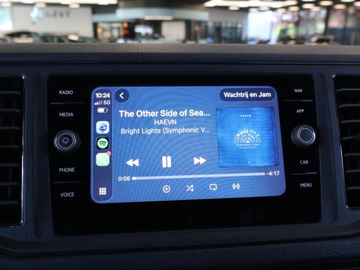 Volkswagen Crafter 35 2.0 TDI 140 PK L3H3 TWO-TONE + 3000 KG TREKHAAK | APPLE CARPLAY | CRUISE | SIDEBARS | NAVIGATIE ActivLease financial lease