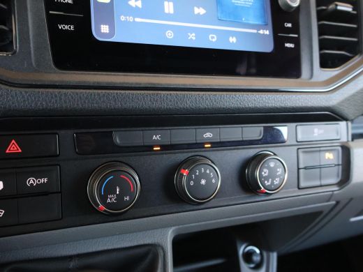 Volkswagen Crafter 35 2.0 TDI 140 PK L3H3 TWO-TONE + 3000 KG TREKHAAK | APPLE CARPLAY | CRUISE | SIDEBARS | NAVIGATIE ActivLease financial lease