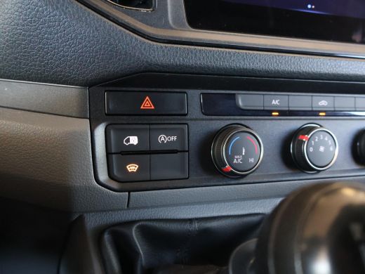 Volkswagen Crafter 35 2.0 TDI 140 PK L3H3 TWO-TONE + 3000 KG TREKHAAK | APPLE CARPLAY | CRUISE | SIDEBARS | NAVIGATIE ActivLease financial lease