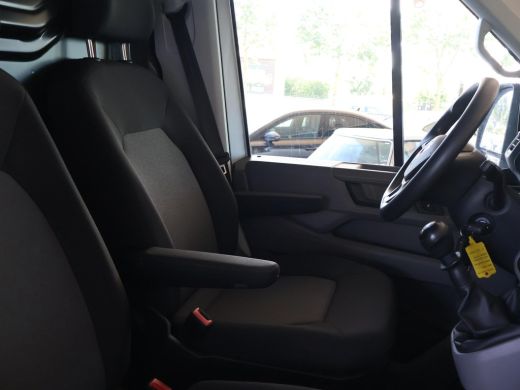 Volkswagen Crafter 35 2.0 TDI 140 PK L3H3 TWO-TONE + 3000 KG TREKHAAK | APPLE CARPLAY | CRUISE | SIDEBARS | NAVIGATIE ActivLease financial lease