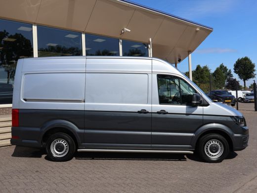 Volkswagen Crafter 35 2.0 TDI 140 PK L3H3 TWO-TONE + 3000 KG TREKHAAK | APPLE CARPLAY | CRUISE | SIDEBARS | NAVIGATIE ActivLease financial lease