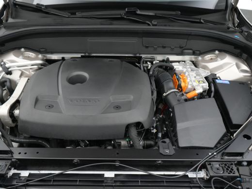 Volvo  XC60 T6 Recharge AWD Plus Dark | Panoramadak | 360&deg; Camera | Trekhaak | All Season | Leder | Keyless ActivLease financial lease
