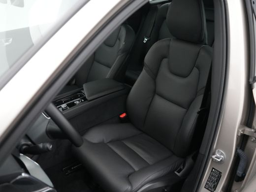 Volvo  XC60 T6 Recharge AWD Plus Dark | Panoramadak | 360&deg; Camera | Trekhaak | All Season | Leder | Keyless ActivLease financial lease