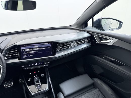 Audi Q4 Sportback e-tron 45 S Edition 82 kWh S-LINE BINNEN + BUITEN | 21 INCH!| MEM. STOEL| ACHTERUITRIJCAMERA| NAPPA LEER... ActivLease financial lease