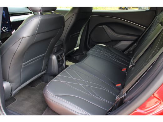 Ford Mustang Mach-E Mach-E RWD 75 kWh | NL-AUTO! | 1E EIGENAAR! | ADAPTIVE CRUISE | WINTERPACK | CAMERA | LEDER | PAR... ActivLease financial lease