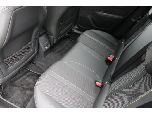 Peugeot e-2008 EV GT Avantage 54 kWh | SOH 98% | 12.500km | NL auto | Fase 3 laden | Navigatie | Camera voor + a... ActivLease financial lease