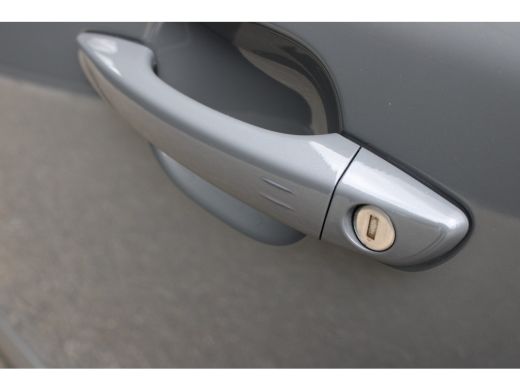 Peugeot e-2008 EV GT Avantage 54 kWh | SOH 98% | 12.500km | NL auto | Fase 3 laden | Navigatie | Camera voor + a... ActivLease financial lease