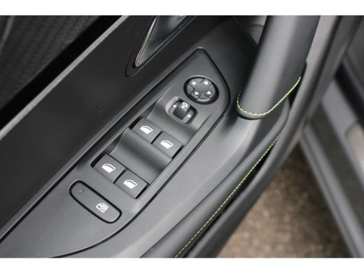 Peugeot e-2008 EV GT Avantage 54 kWh | SOH 98% | 12.500km | NL auto | Fase 3 laden | Navigatie | Camera voor + a... ActivLease financial lease