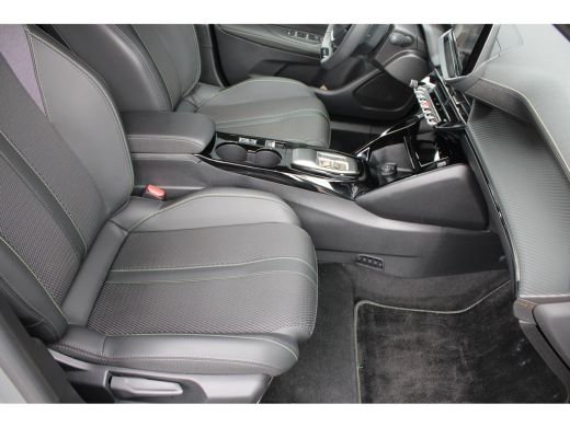 Peugeot e-2008 EV GT Avantage 54 kWh | SOH 98% | 12.500km | NL auto | Fase 3 laden | Navigatie | Camera voor + a... ActivLease financial lease