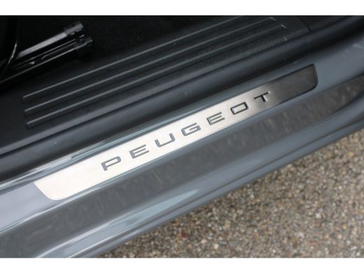 Peugeot e-2008 EV GT Avantage 54 kWh | SOH 98% | 12.500km | NL auto | Fase 3 laden | Navigatie | Camera voor + a... ActivLease financial lease
